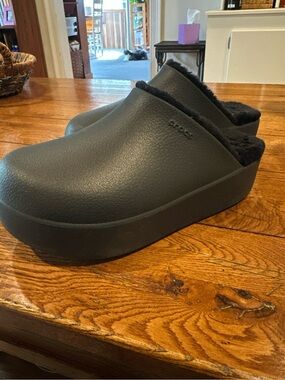 Crocs Dylan Platform Lined Clogs Womens 9 Black Fur Slip On Mule Shoes
